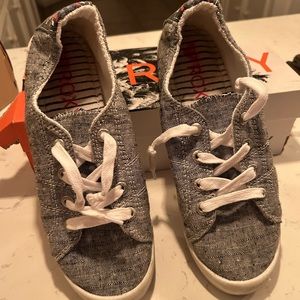 Roxy sneakers in very nice condition